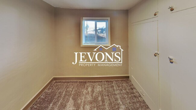 Building Photo - 812 S 10th Ave