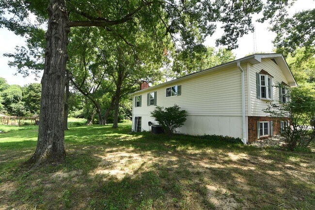 Building Photo - 2706 Christy Ave