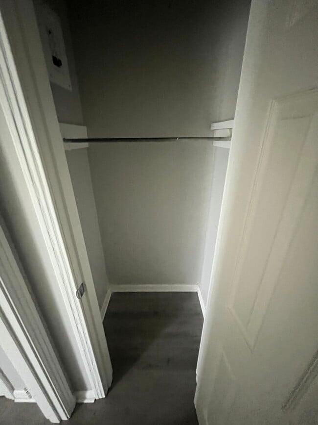 Building Photo - 207 Stirling St