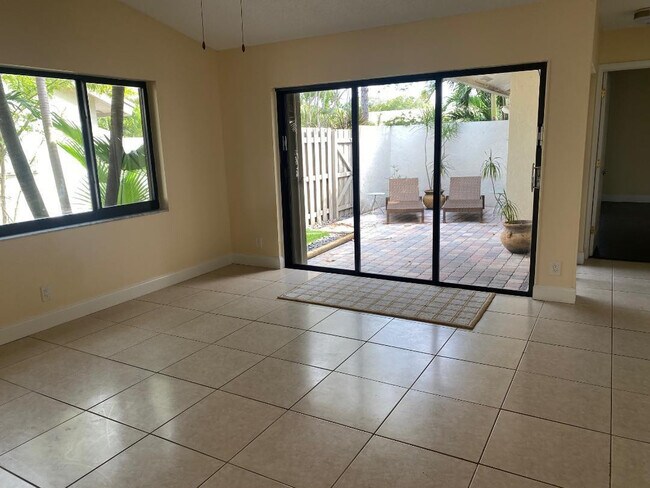 Building Photo - 3090 S Oakland Forest Dr