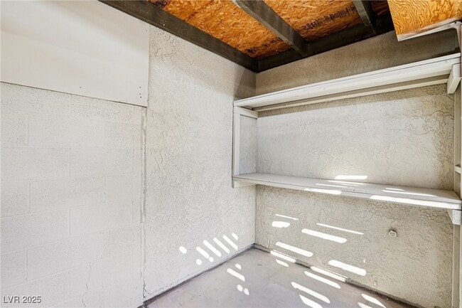 Building Photo - 2414 Paradise Village Way