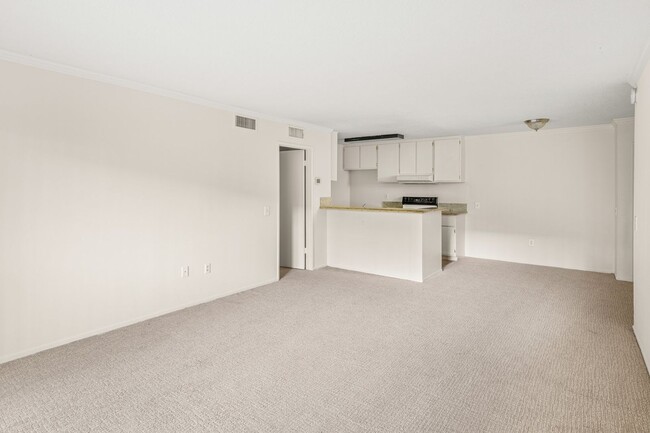 Building Photo - Upgraded Condo with Two Master Suites!!!