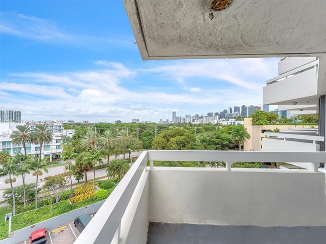 Building Photo - 2501 Brickell Ave