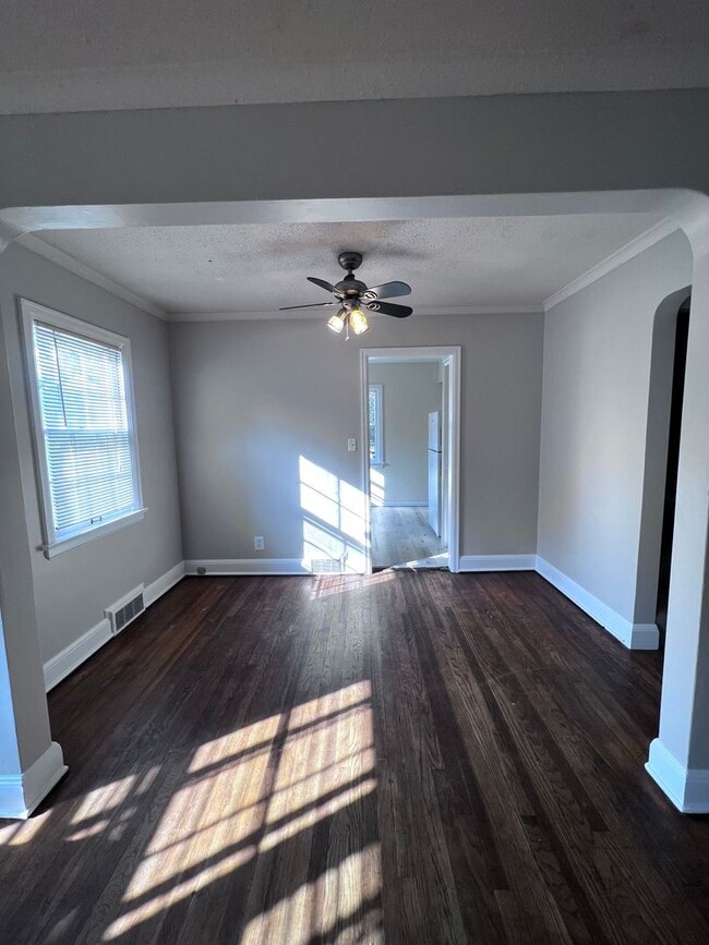 Building Photo - AVAILABLE JUNE 1ST: 4 bedroom 2 bathroom home!