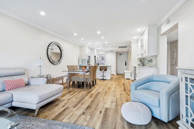 Building Photo - 200 E Royal Palm Rd