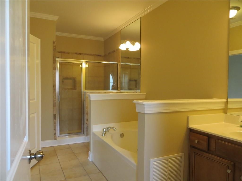 Building Photo - 131 W Ridge Way