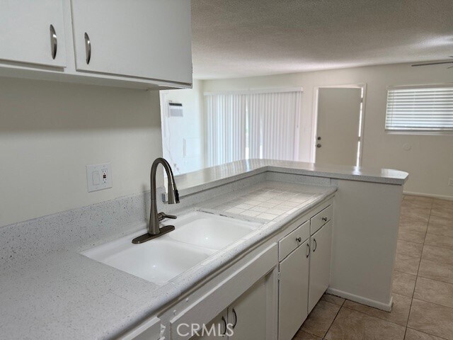 Building Photo - 685 E Vista Chino