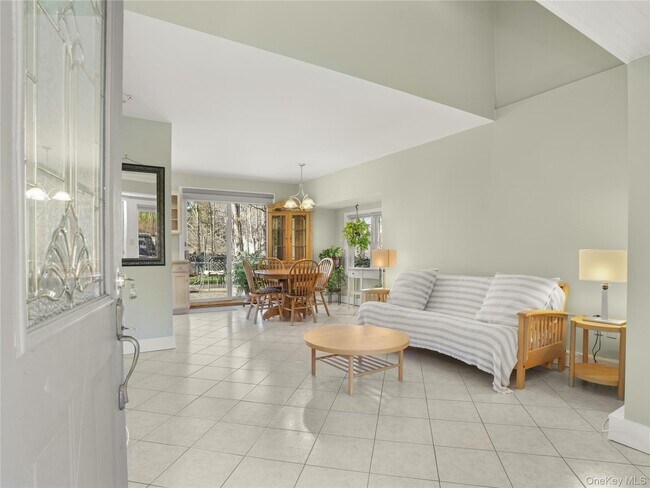 Building Photo - 290 Salem Rd