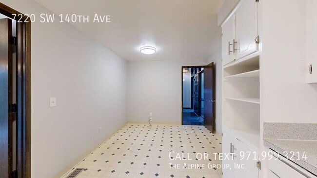 Building Photo - 7220 SW 140th Ave