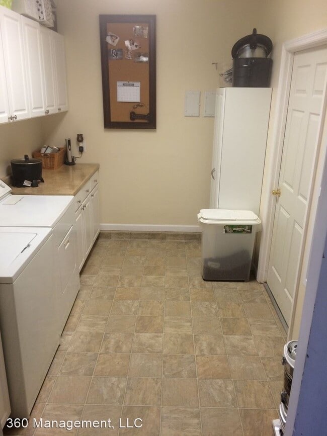 Building Photo - 4 br, 2 bath House - 128 S. Ryan Street