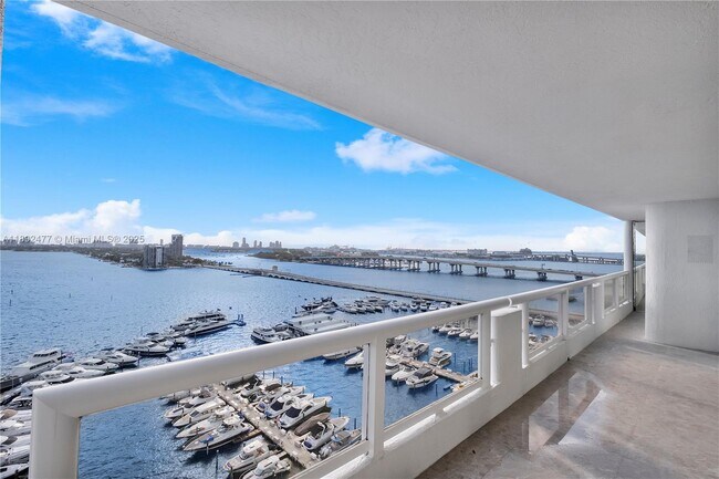 Primary Photo - 1717 N Bayshore Dr