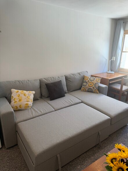 Building Photo - 7S485 Lynn Dr