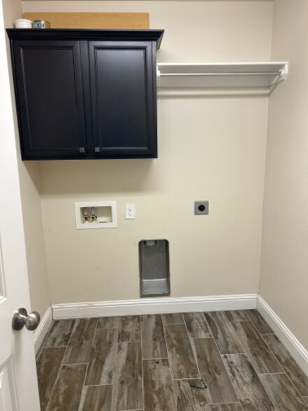 Building Photo - 800 E 92nd St