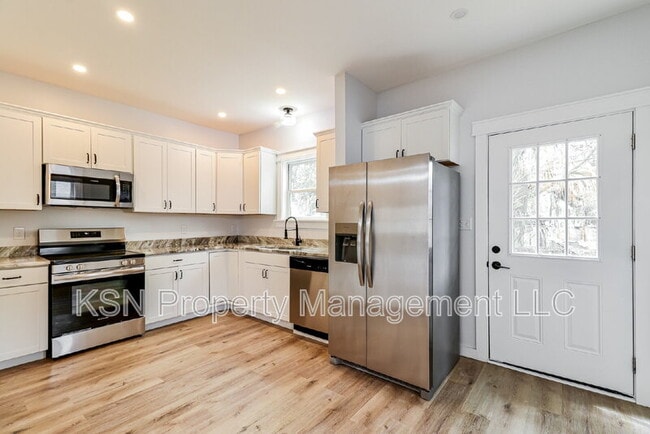 Building Photo - 1025 W 38th St