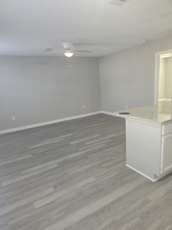 Building Photo - 42470 Barry Ct