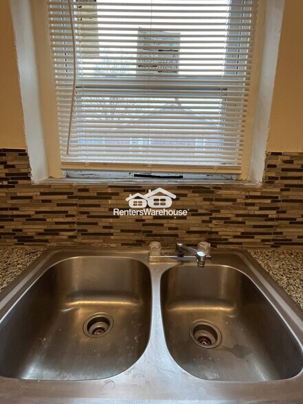 Building Photo - 7016 Natural Bridge Rd