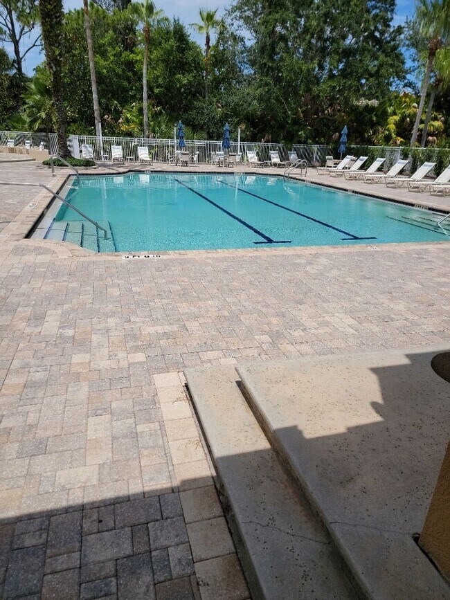 Building Photo - 3 Bedroom / 3 Bathroom - Tidelands