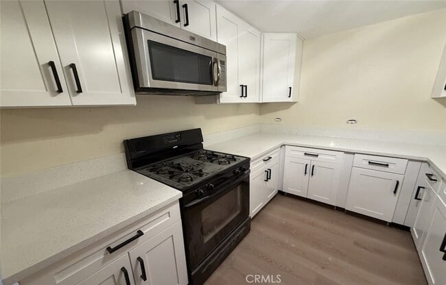 Building Photo - 611 Lillian Dr