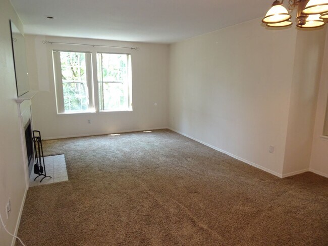 Building Photo - Modern 2-Bedroom Condo in Bellevue’s Merce...