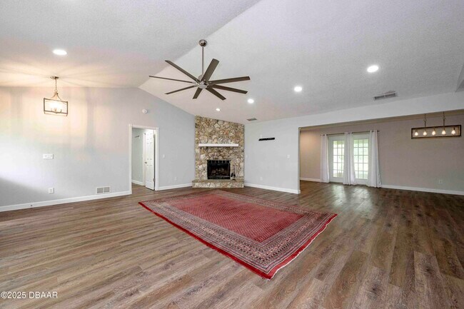 Building Photo - 6118 Del Rio Dr
