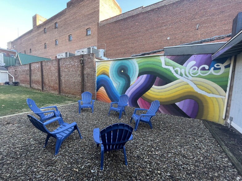 Common area yard! - 334 W Market St