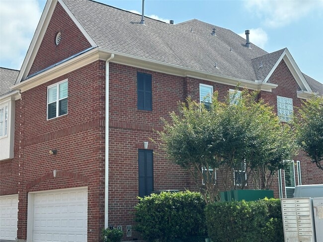 Building Photo - 6835 Staffordshire Crescent