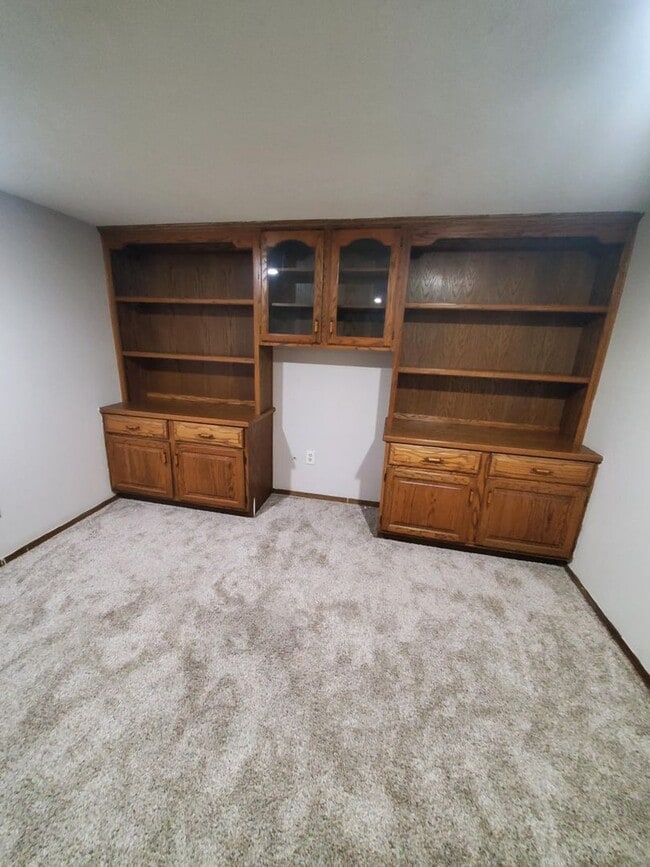 Building Photo - large free standing home Just S. of 13th a...