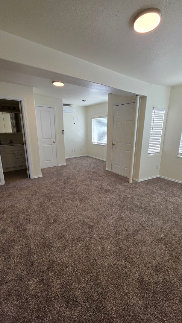 Building Photo - $1111 | 1BR/1BA | Cozy Lower Duplex Unit in Fountain Valley