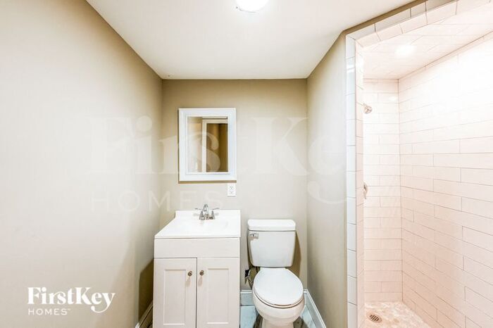 Building Photo - 105 Whispering Way