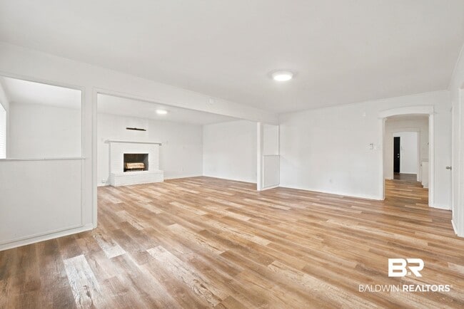Building Photo - 509 Gayfer Ave
