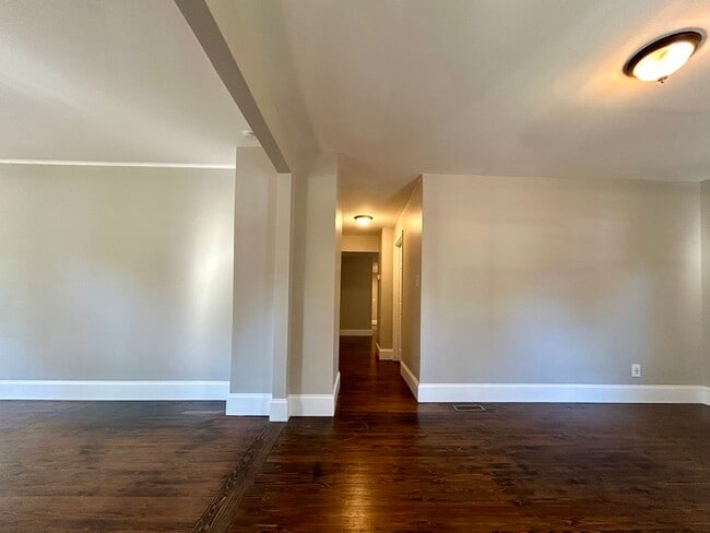 Building Photo - 217 Skyland Ave