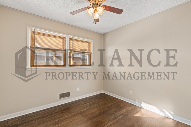 Building Photo - 2803 S Glenn Ave