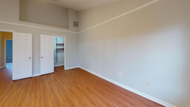 Building Photo - Updated Three Bedroom Home W/Full Sized Kitchen, Parking, Back Deck, & 2,640 Square Feet!