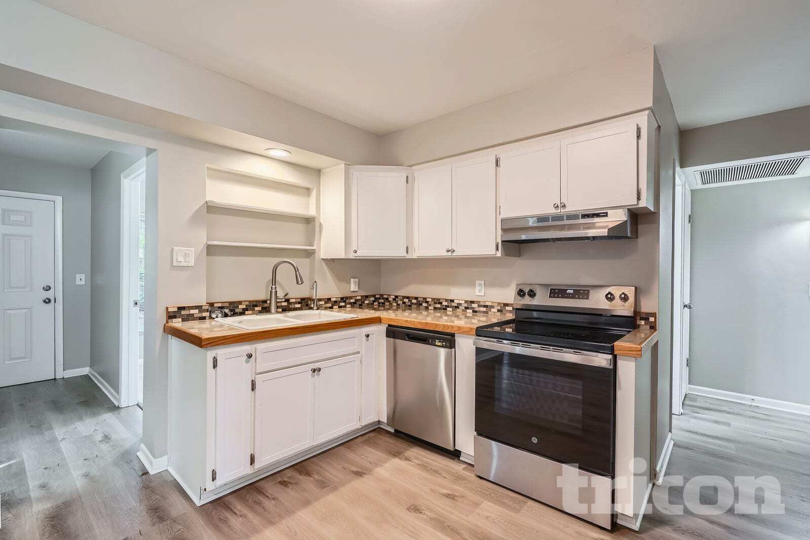 Building Photo - 2020 Magnolia Dr