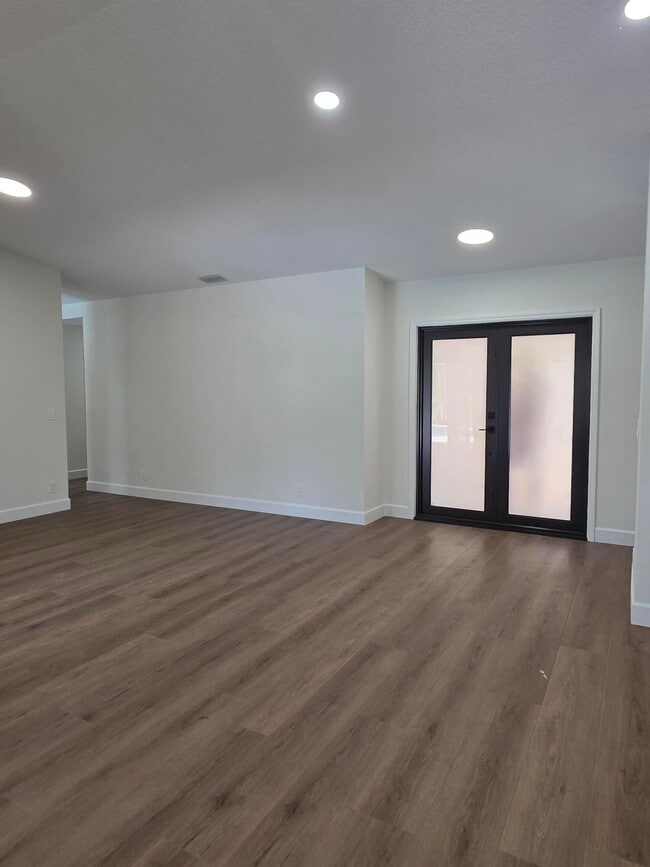 Building Photo - 11354 Island Lakes Ln