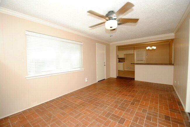 Building Photo - 10034 Cedardale Dr