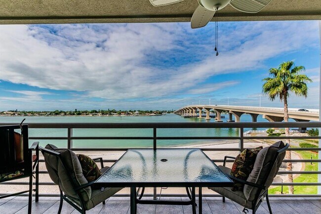 Building Photo - 5701 Bahia Del Mar Cir N