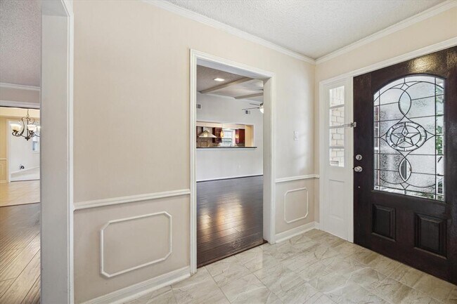 Building Photo - 10607 Longmont Dr