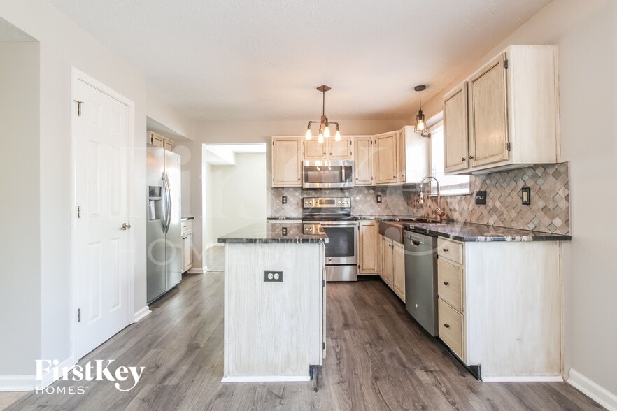 Building Photo - 3360 Yorkshire Dr