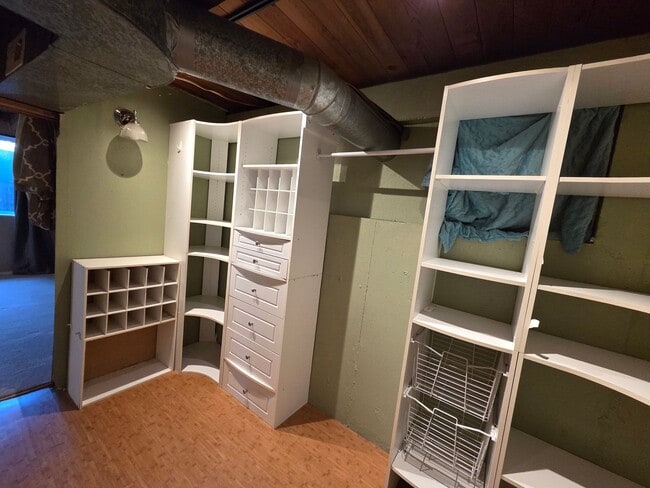 Building Photo - 3Bedroom, 2.5 Bath Mid Century Modern Home...