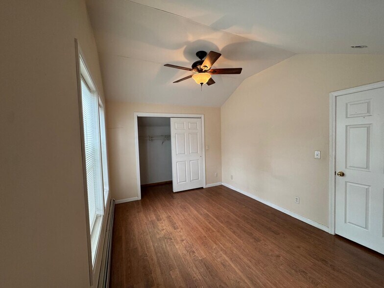 Building Photo - 14 Court St