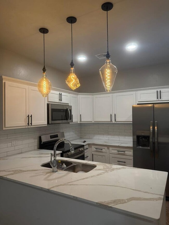 Building Photo - 1810 3rd St