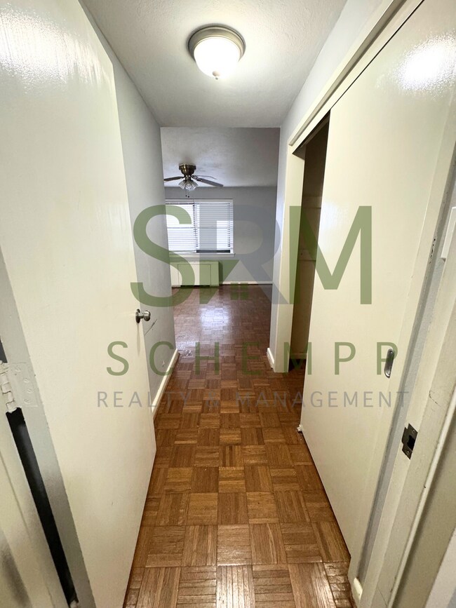 Building Photo - Updated 2BR/2BA on Bardstown Road with all utilities included now available!