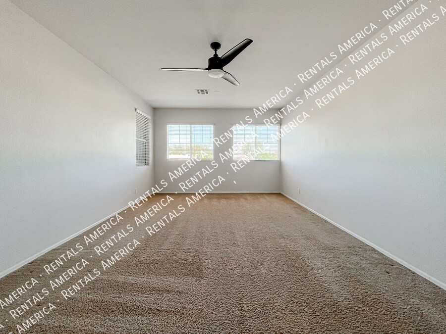 Building Photo - 9765 E Knowles Ave