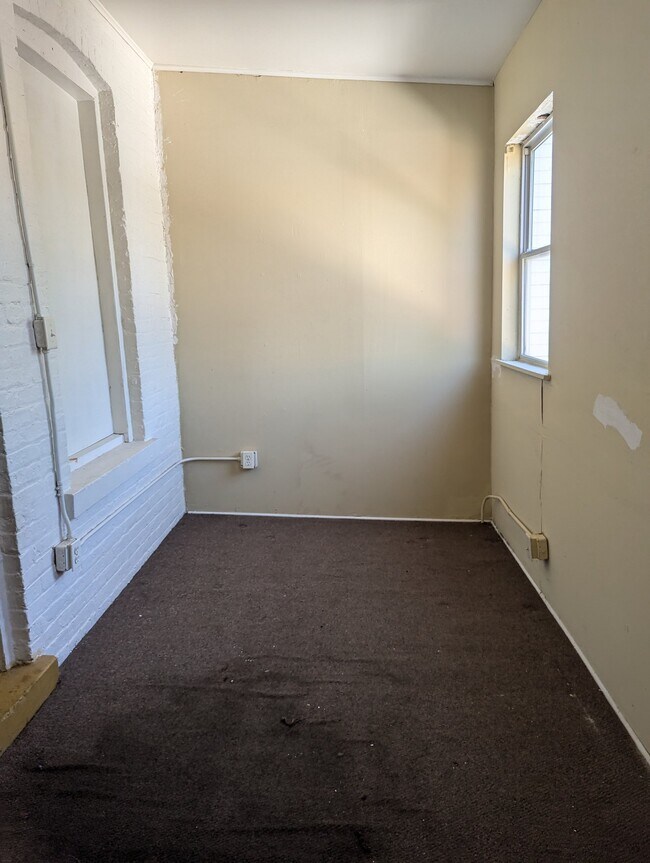 Building Photo - 1148 N Mayfield Ave