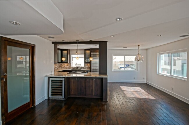 Building Photo - BEAUTIFULLY REMODELED & BRIGHT 2-STORY APARTMENT W/ OCEAN & PIER VIEWS, BALCONY & 2-CAR PARKING I...