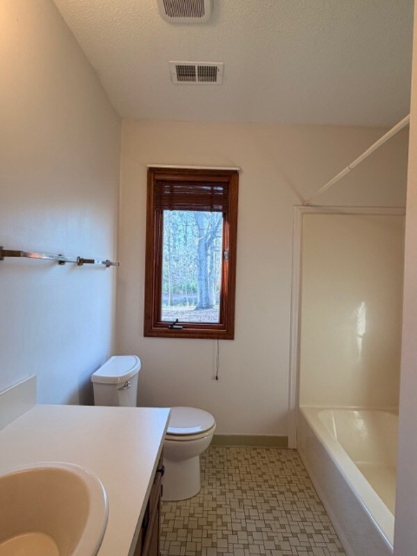 Building Photo - 250 Running Deer Rd