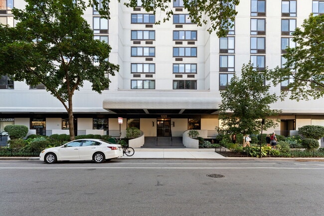 Building Photo - 1221 N Dearborn St