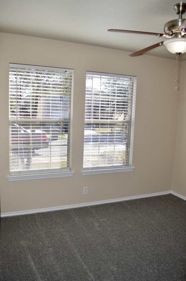 Building Photo - Newly remodeled 3 bed 2 bath