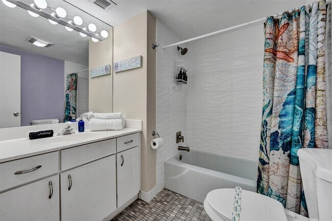 Building Photo - 341 N Birch Rd